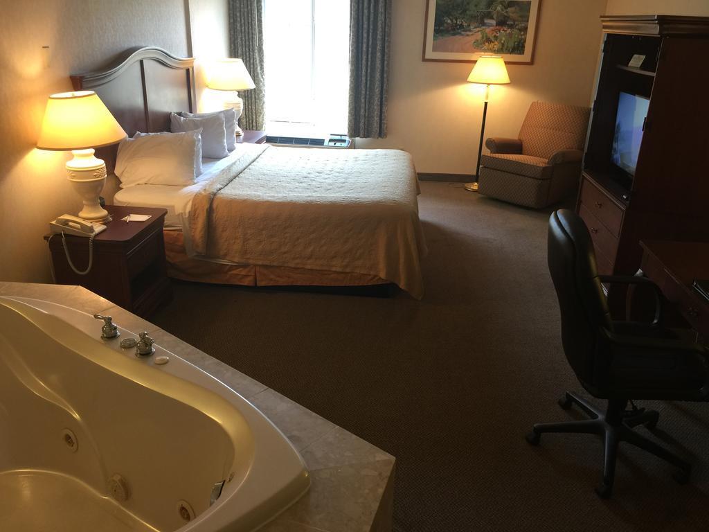 Quality Inn & Suites Danville Zewnętrze zdjęcie