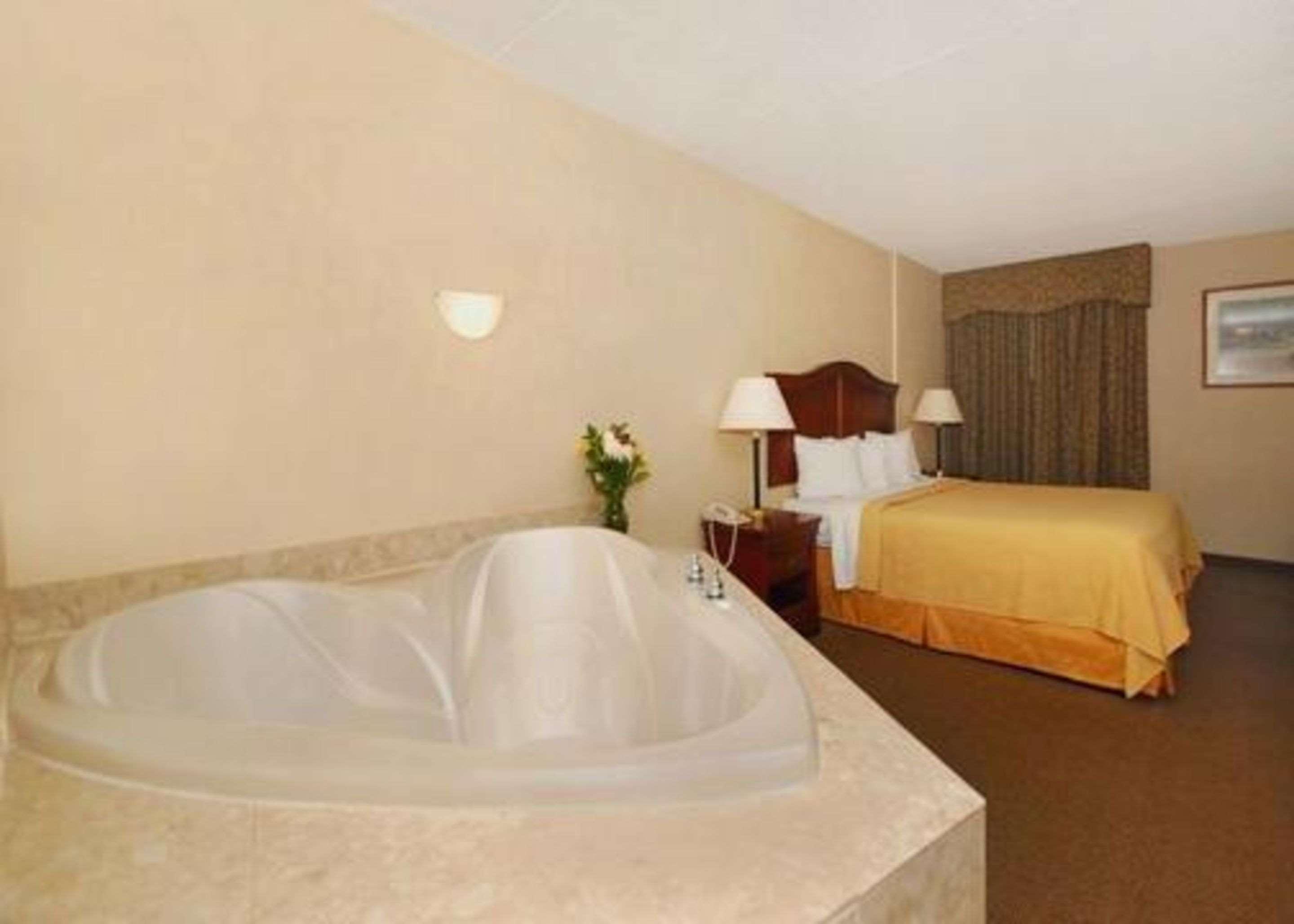 Quality Inn & Suites Danville Zewnętrze zdjęcie